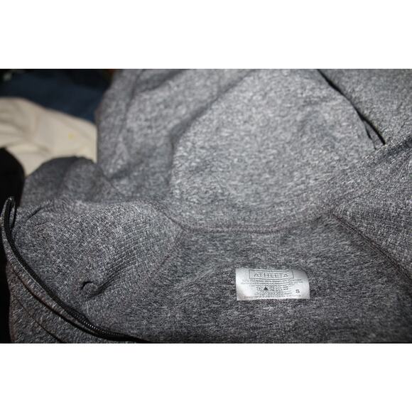 Athleta Gray Tracker Activewear Running Top sz S - Picture 3 of 3